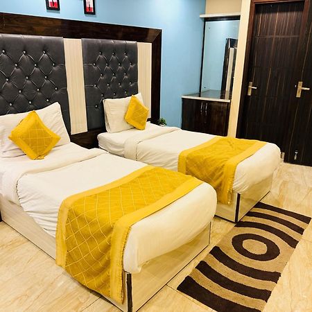 Airport Hotel Shivaka Inn New Delhi Exterior photo