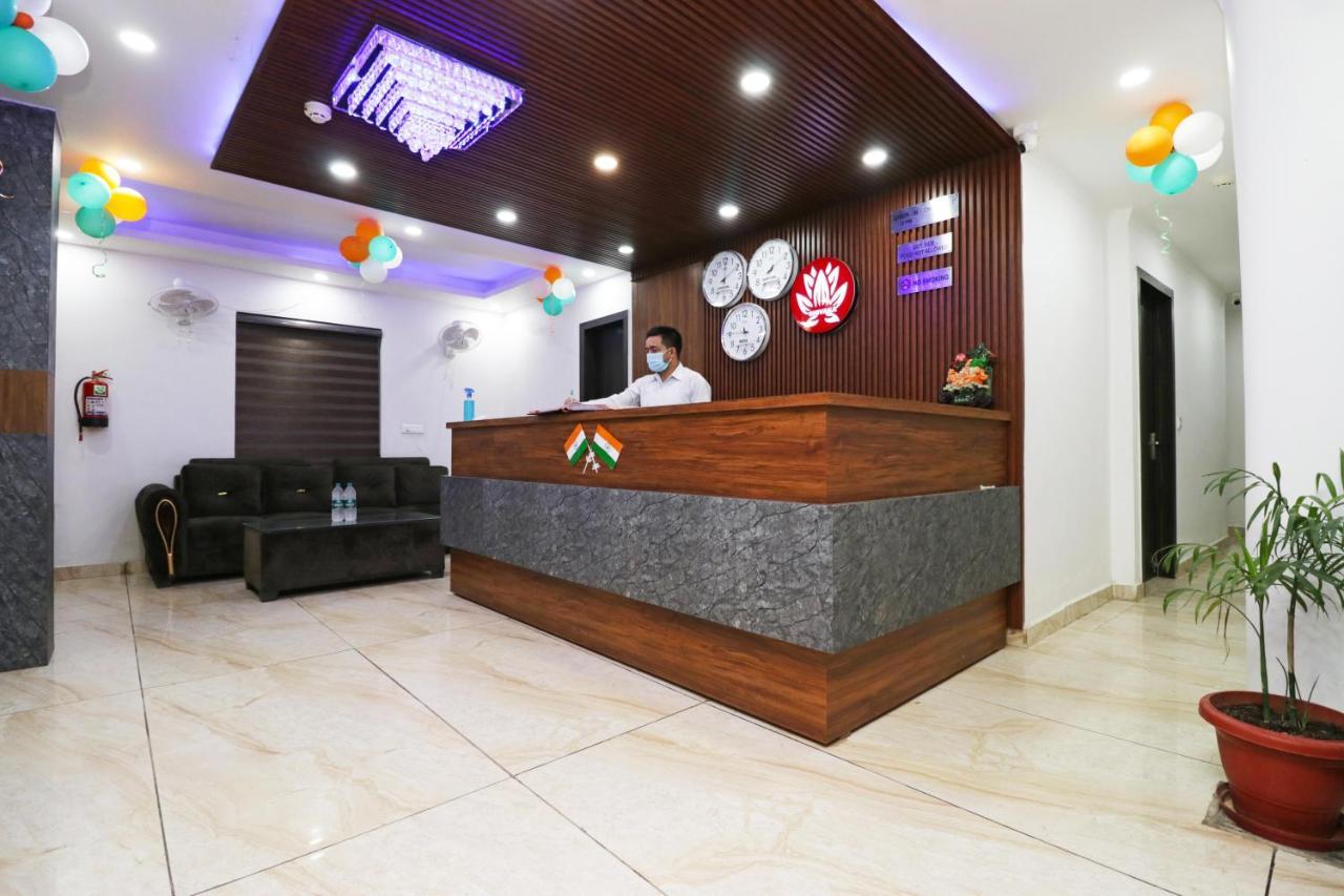 Airport Hotel Shivaka Inn New Delhi Exterior photo